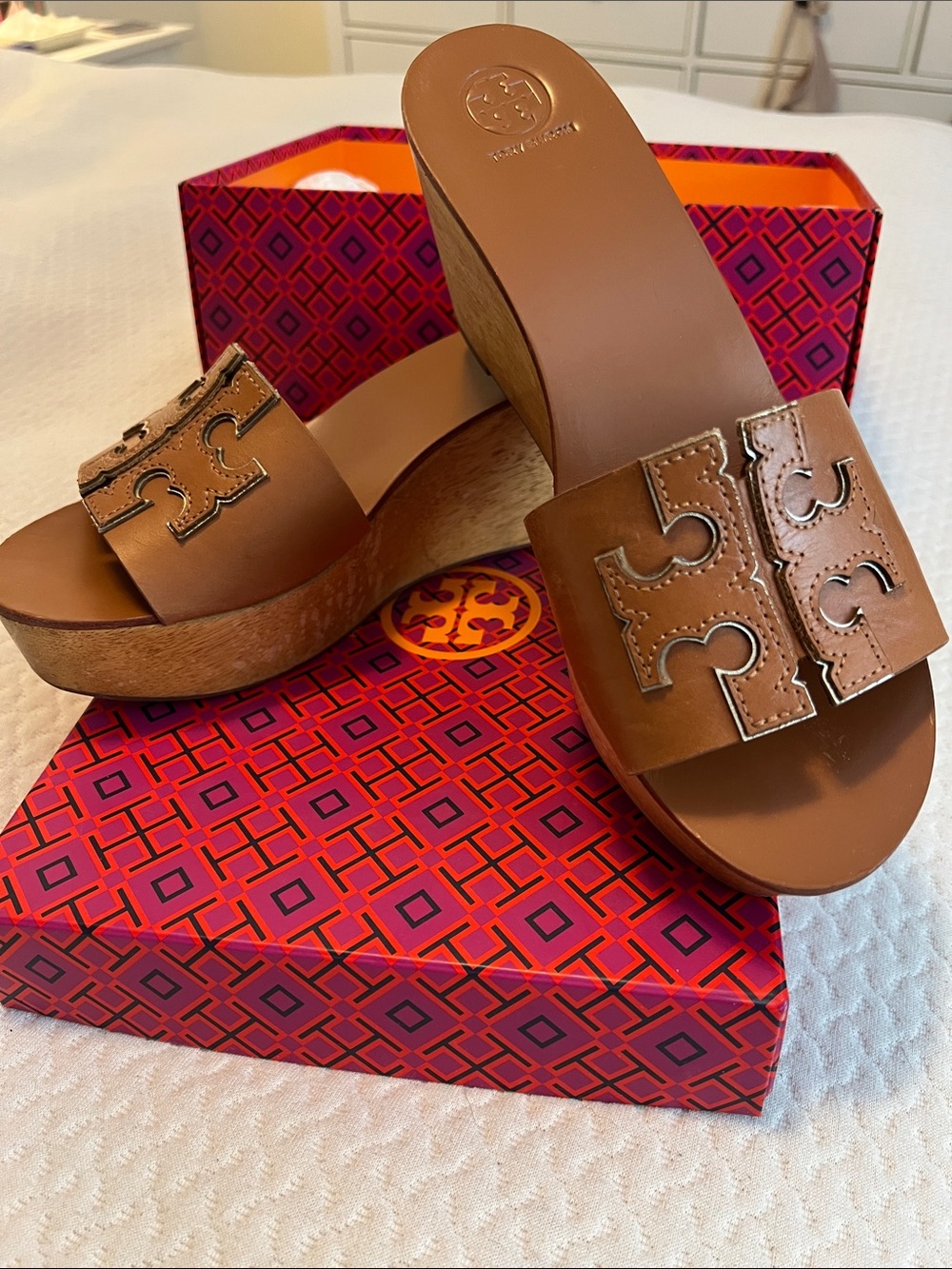 Tory Burch Tan Leather Logo Wedge Slides - Picture 10 of 10